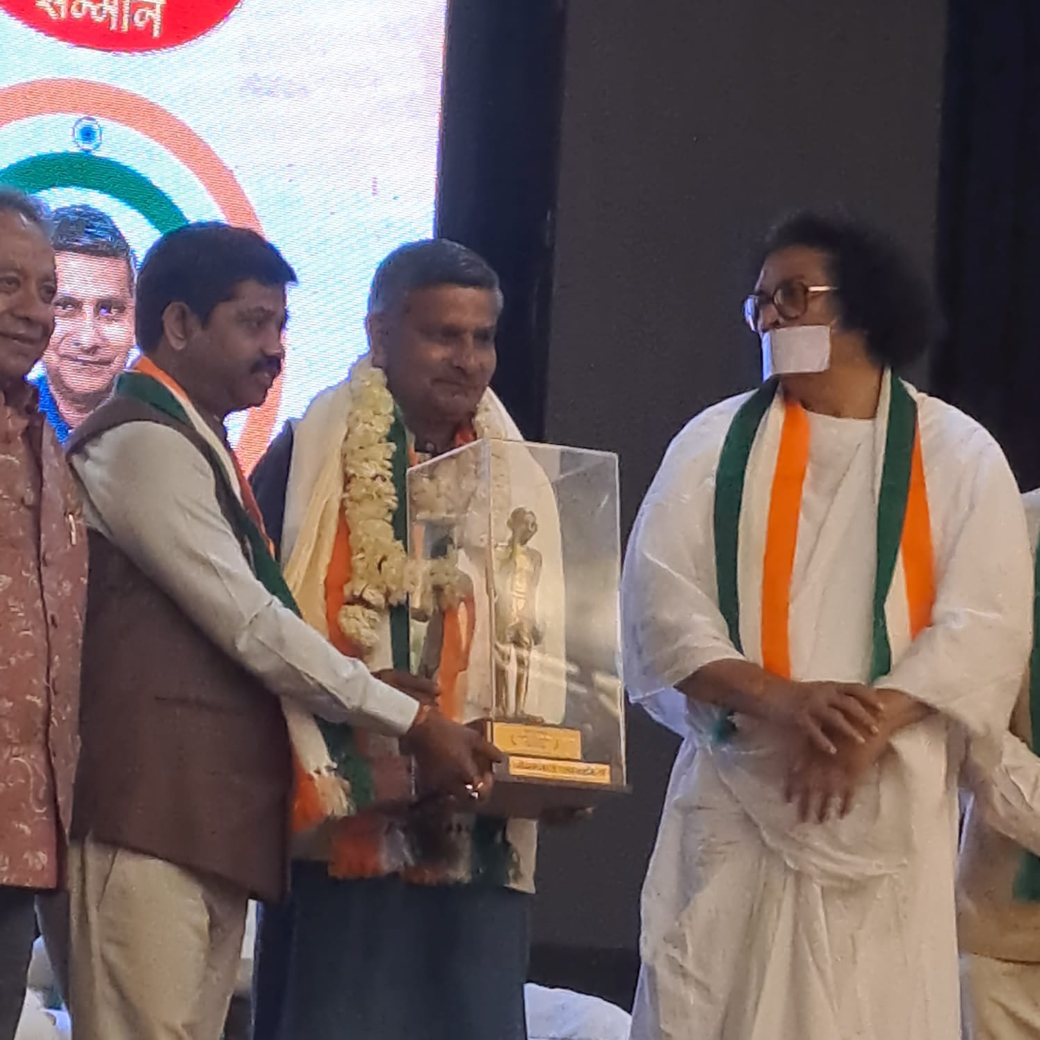 नेशनल एक्सप्रेस अखबार समूह द्वारा डॉ आर के पालीवाल को प्रथम राष्ट्रपिता सम्मान 2023 की कुछ झलकियां।