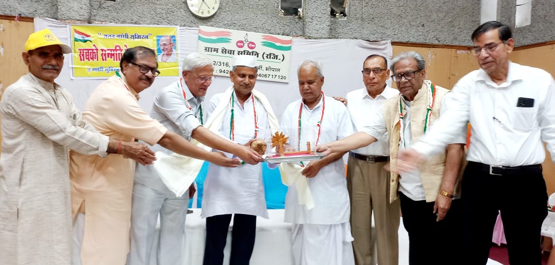 गांधी भवन भोपाल में नर्मदा यात्रा के सफ़ल संचालन के  उपलक्ष में सम्मान समारोह।